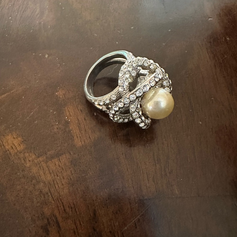 Elegant Silver and Pearl Ring